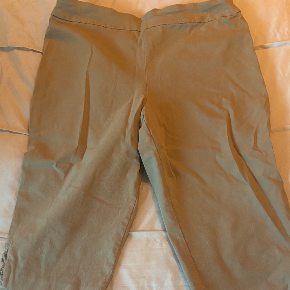 Time and Tru Women's Tan Capris